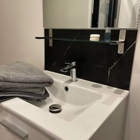 Chaleureux Dans Centre * Leers